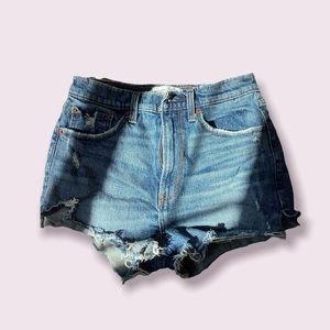 Abercrombie & Fitch High Rise Mom Short - size 2